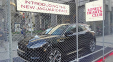 Jaguar E-Pace, show italiano: è la regina della Milano Fashion Week