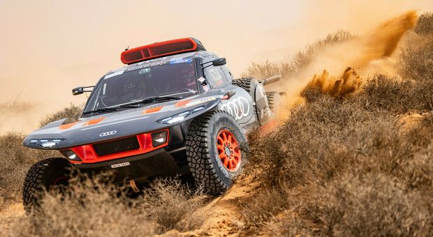 La RS Q e-tron E2, il prototipo da corsa della Dakar è l'ambasciatore della strategia della casa di Ingolstadt