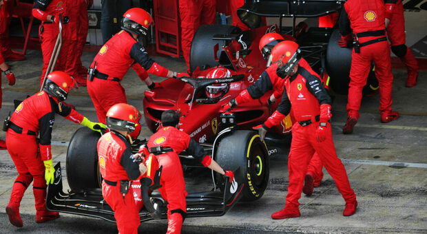 Il ritiro di Charles Leclerc con la Ferrari a Montmelò