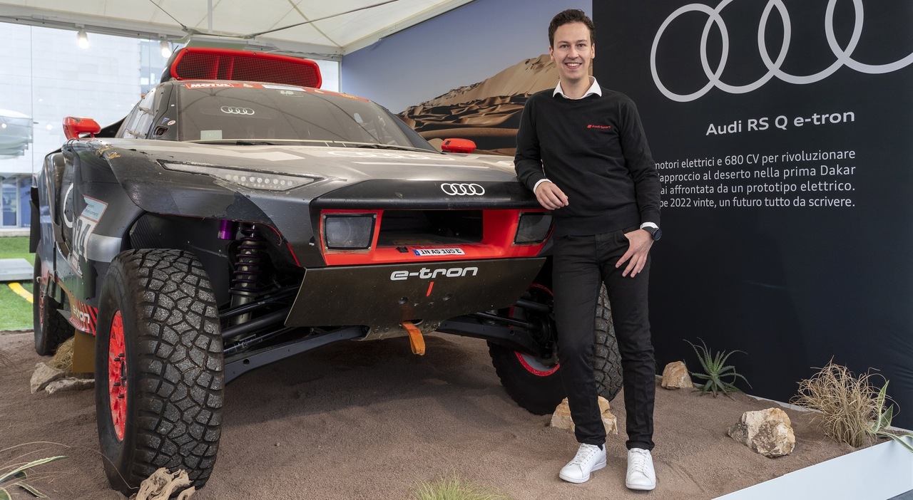 Emil Bergkvist con il prototipo elettrico Audi RS Q e-Tron