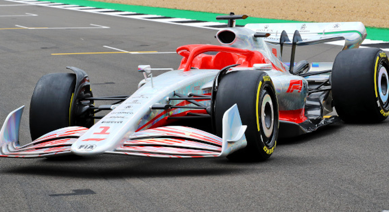 La vettura di Formula 1 del 2022, è un modello in scala reale. Il prototipo è stato esposto sul rettilineo principale del circuito di Silverstone