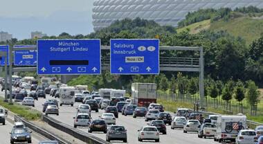 Germania, ministro Trasporti boccia limiti di velocità su autostrade tedesche. “La sicurezza è responsabilità individuale dei cittadini”