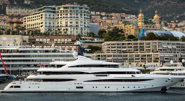 Montecarlo, il boat show principesco. Danno spettacolo mega yacht lunghi quasi cento metri