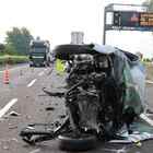 Fanno video a incidente mortale con lo smartphone in autostrada, 10 automobilisti multati. Polstrada: «Condotta scellerata»