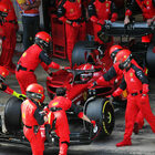 Il motore tradisce Leclerc, una super Ferrari costretta al ritiro. Verstappen in testa al Mondiale, torna la Mercedes